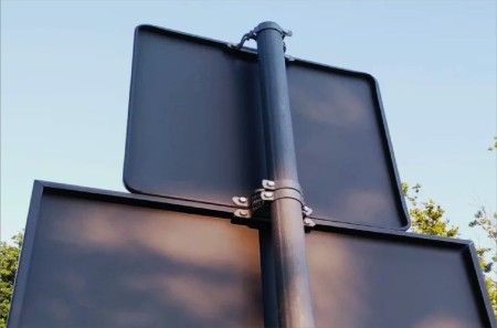 NIE KURZ Zwolnij – znak drogowy ZN