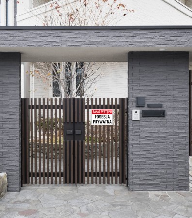 Zakaz wstępu, posesja prywatna - tabliczka